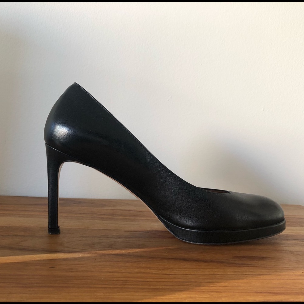 Stuart Weitzman 
The Beatrix Pump In Black Leather. Lightly used.